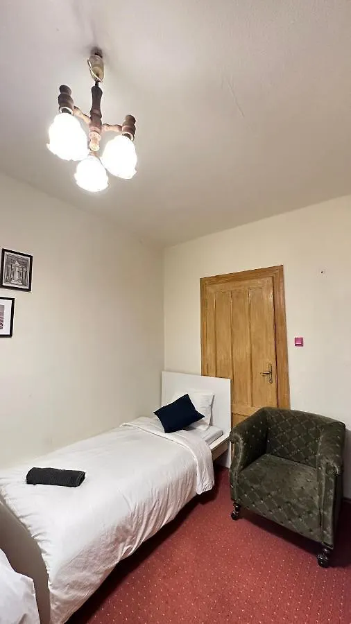 民宿 Damjanich Apartment 布达佩斯 匈牙利